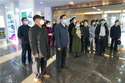 12月14日，張家界市政協(xié)黨組書(shū)記、主席歐陽(yáng)斌一行來(lái)到張家界高新區(qū)萬(wàn)眾實(shí)業(yè)集團(tuán)有限公司，宣講黨的二十大精神